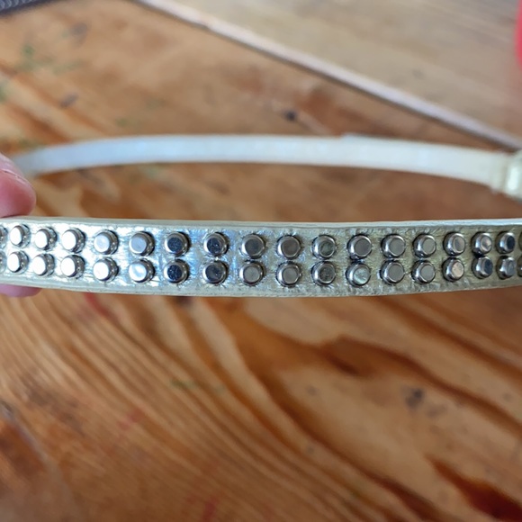 Guess skinny leather belt studded SMALL champagne gold silver studs - Picture 3 of 6